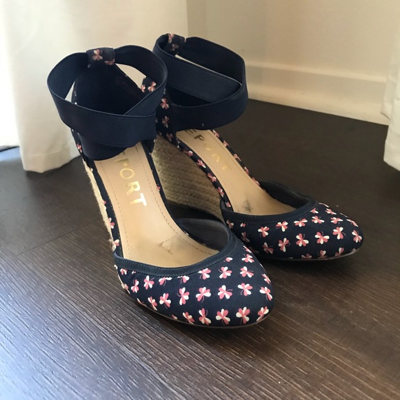 Report Shoes - REPORT Navy Wedges!